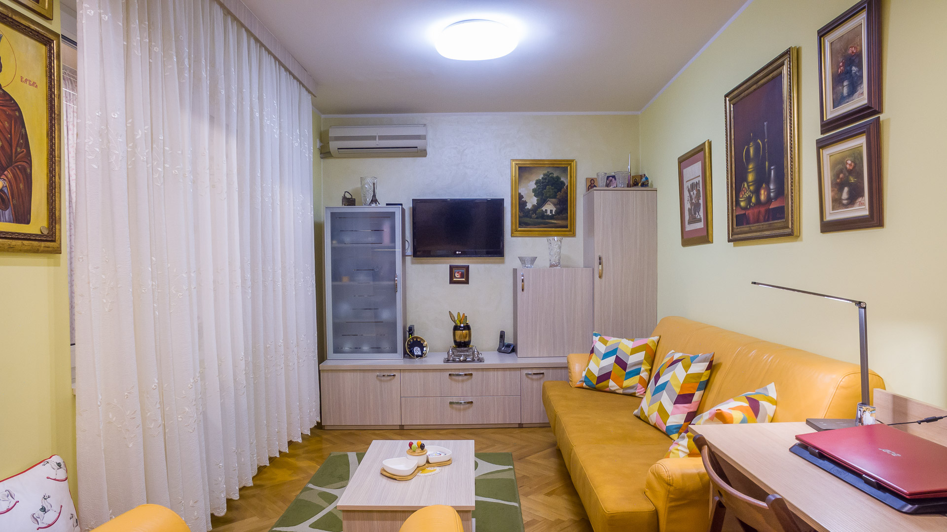 Dnevna soba, stan Sajmište Novi Sad